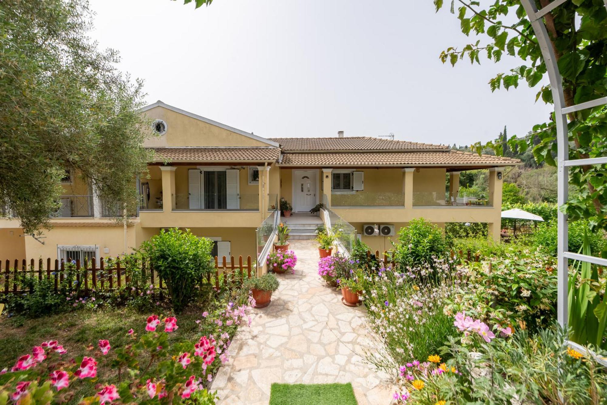 גאוביה Lazaros Apartments מראה חיצוני תמונה