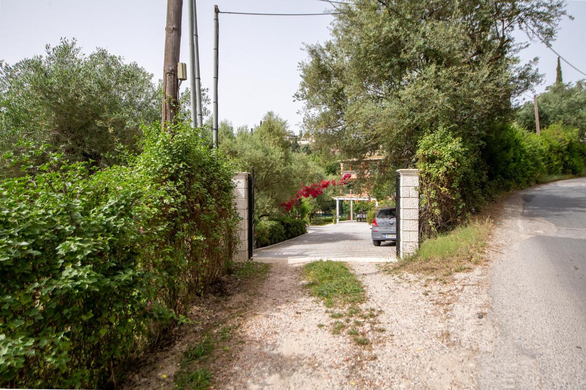 גאוביה Lazaros Apartments מראה חיצוני תמונה