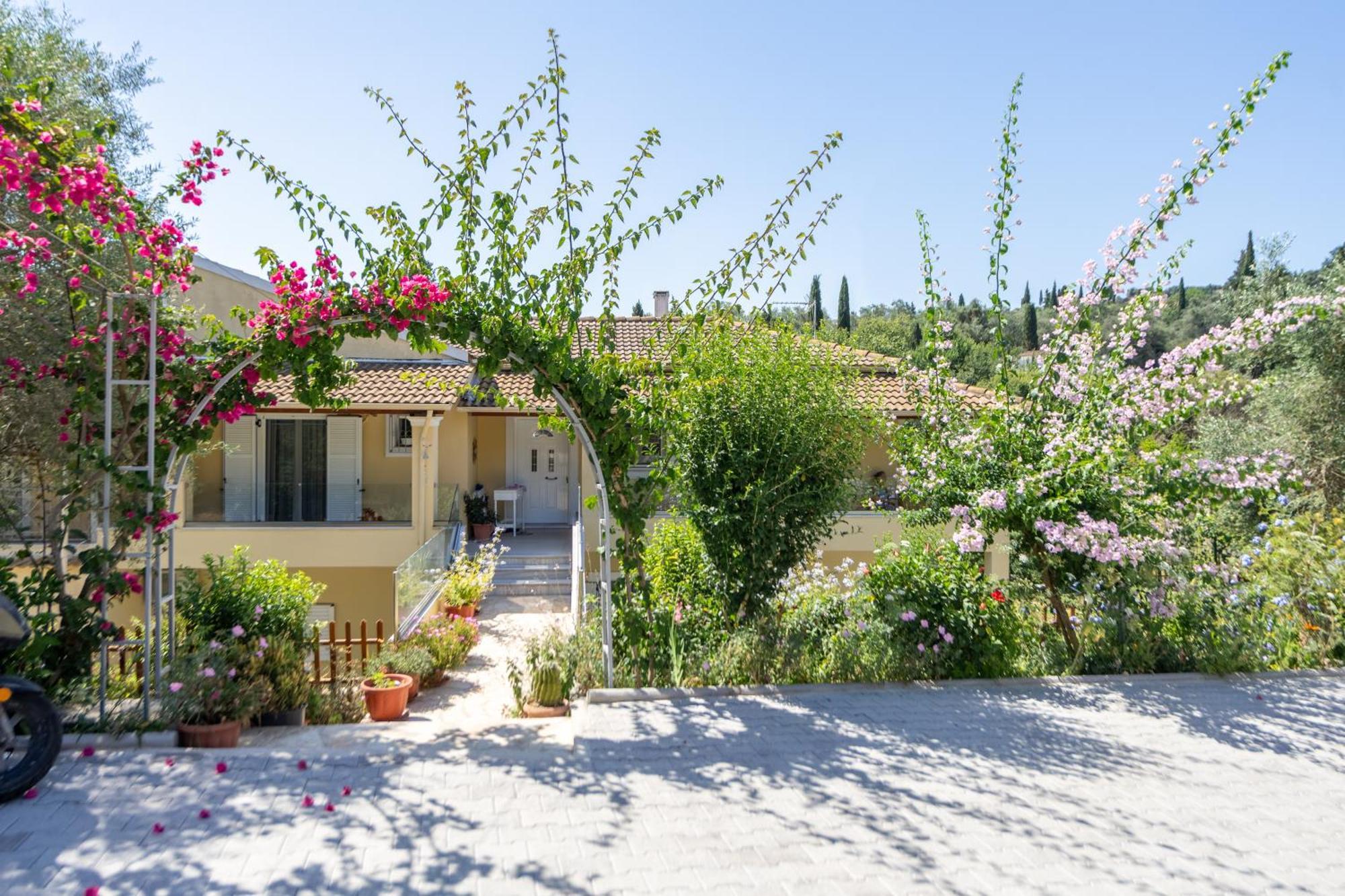 גאוביה Lazaros Apartments מראה חיצוני תמונה